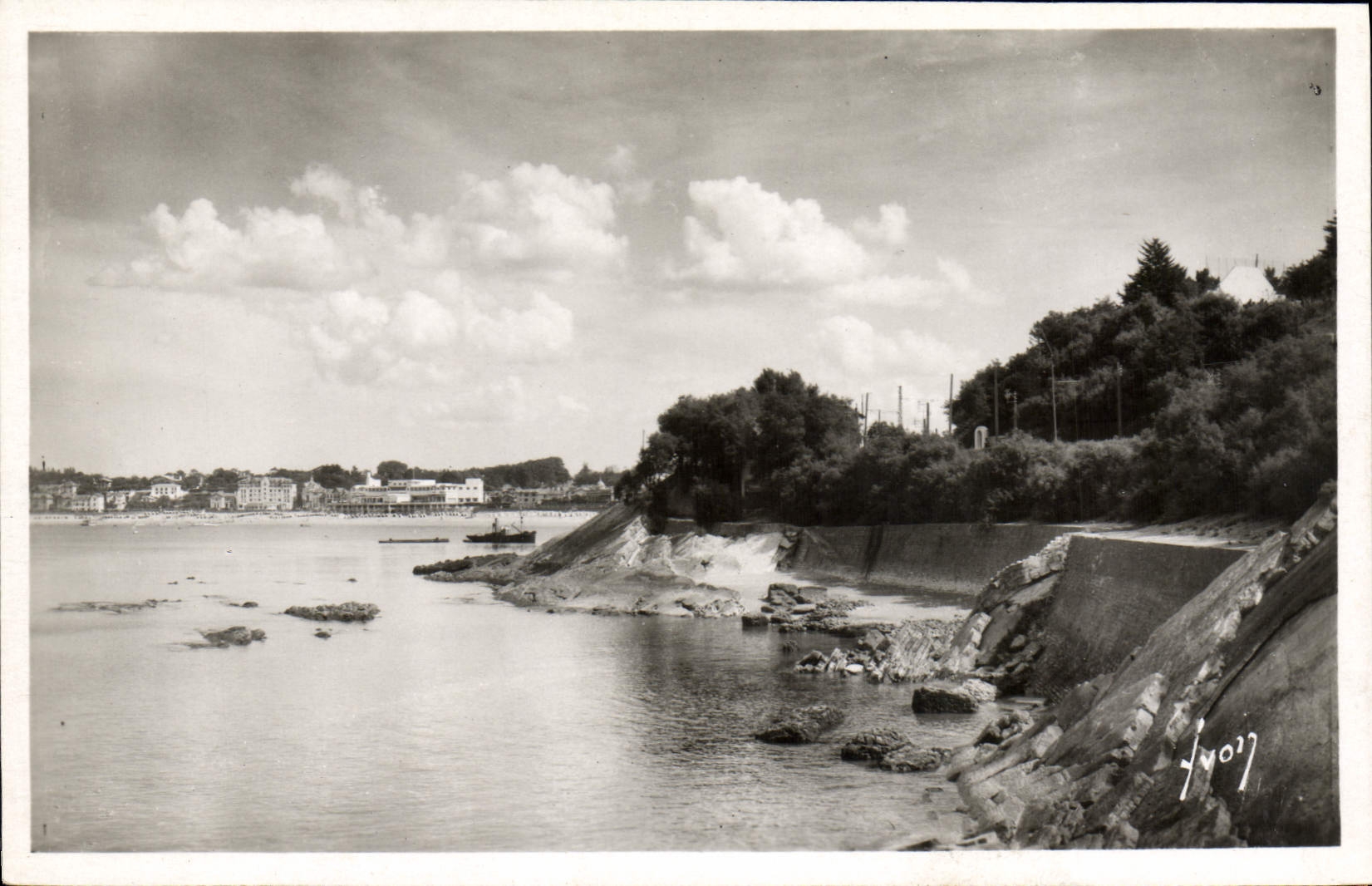 CPM Saint Jean de Luz Cote Basque Bord de mer