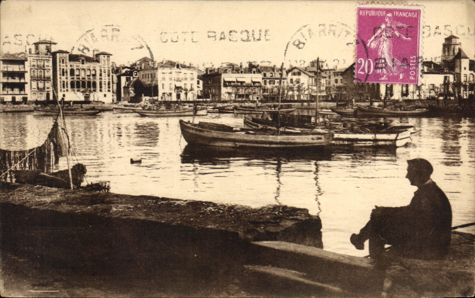 CPA Saint Jean de Luz (B P) Quai de l'Infante Bateaux 