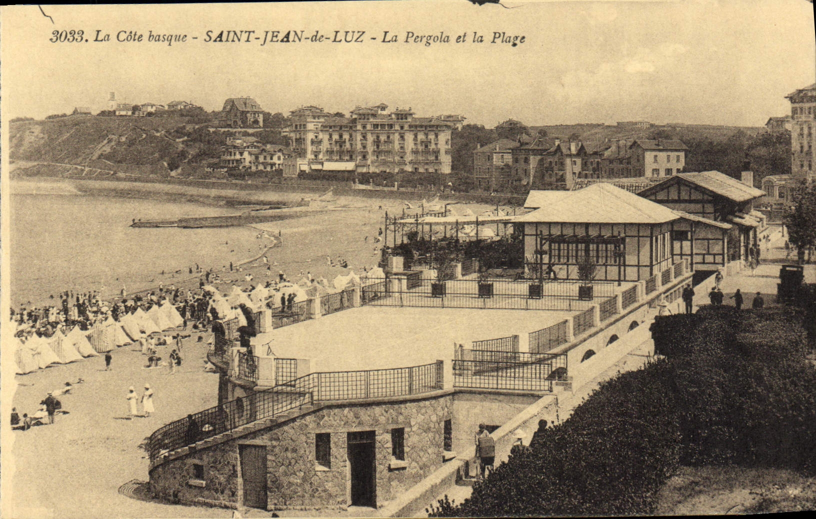 CPA Saint Jean de Luz La Cote Basque La Pergola et la Plage