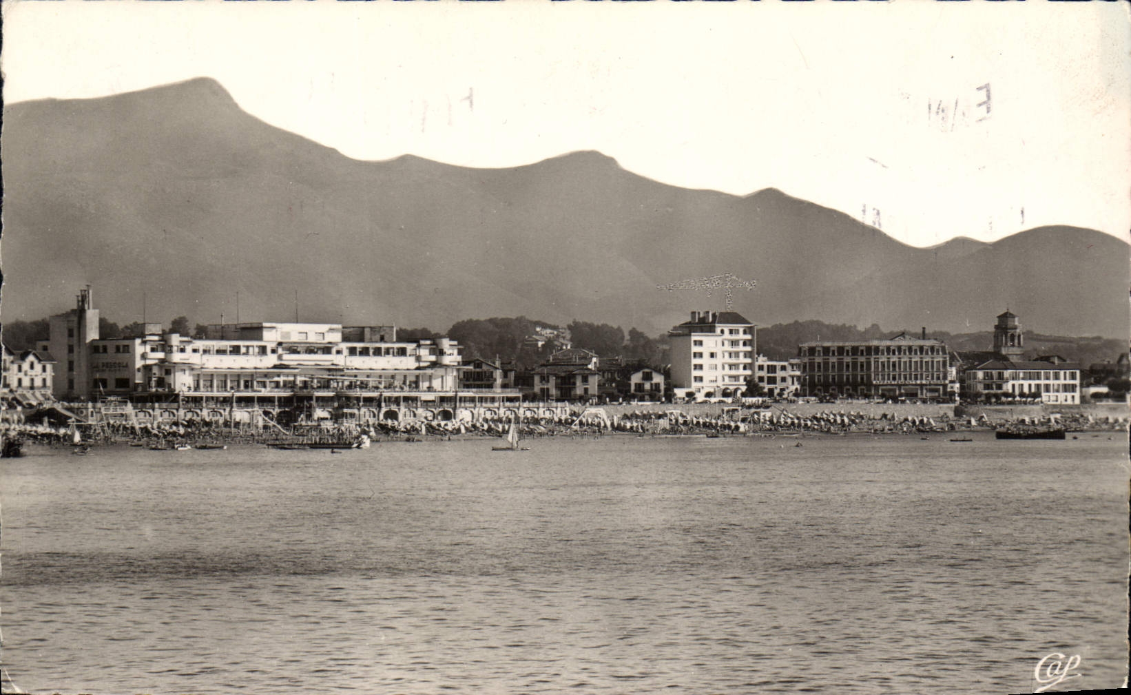 CPM Saint Jean de Luz La Plage et la Pergola