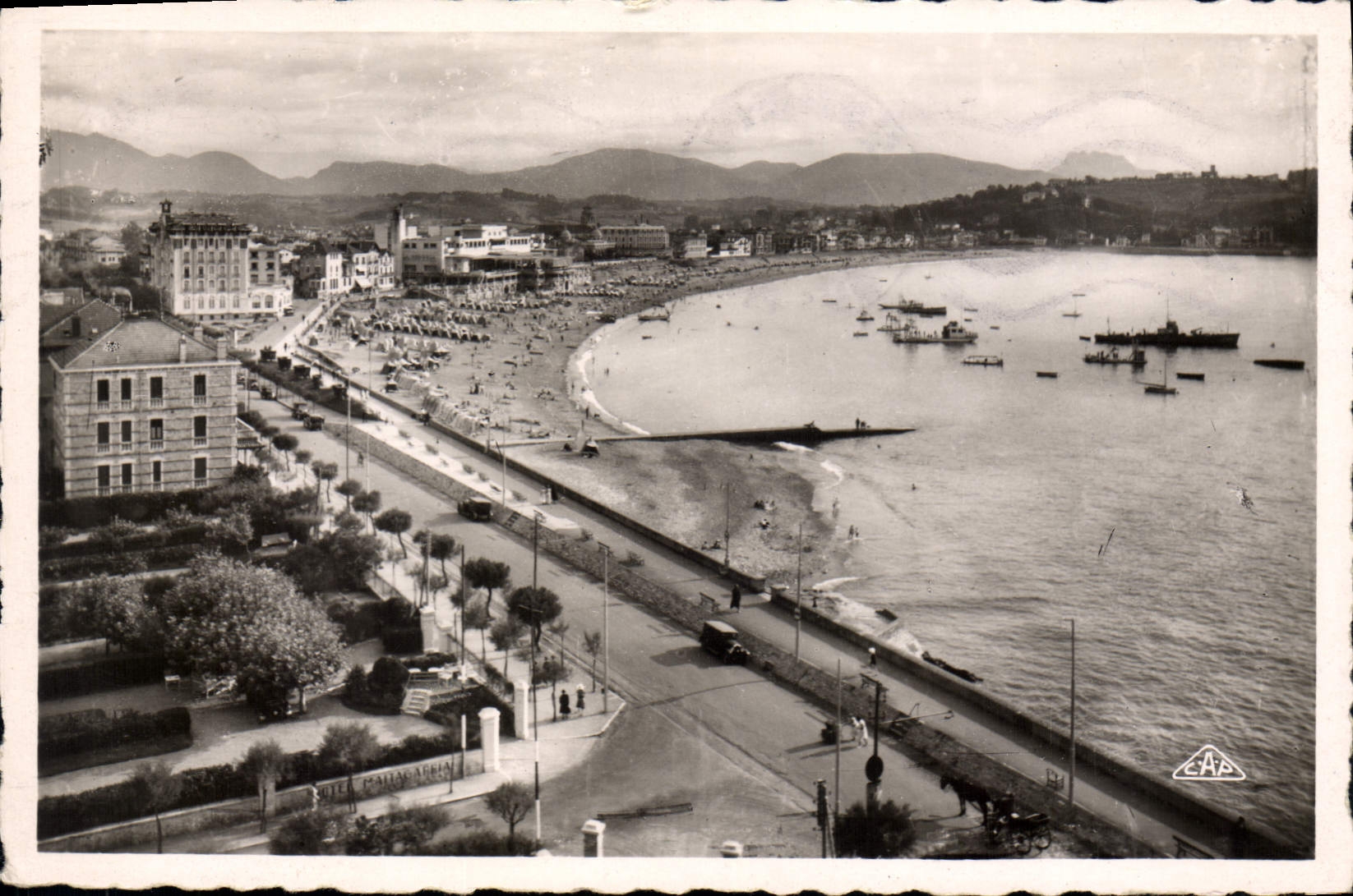 CPM Saint Jean de Luz La Plage et les Montagnes