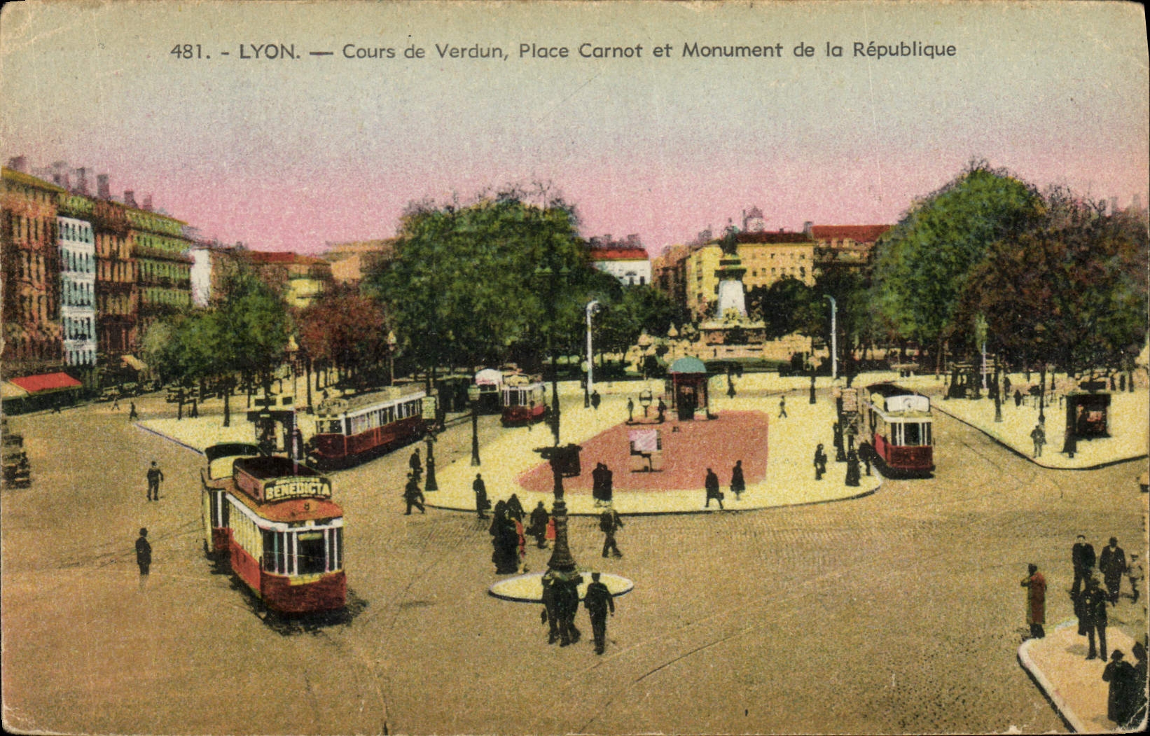 CPA Lyon Cours de Vredun Place Carnot et Monument de la Republique Tramways