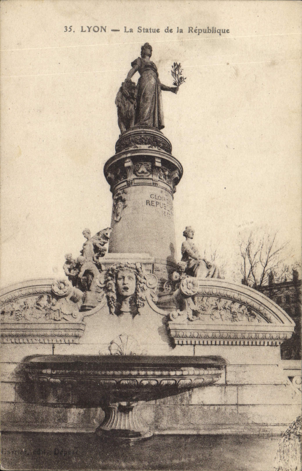 CPA Lyon Statue de la Republique