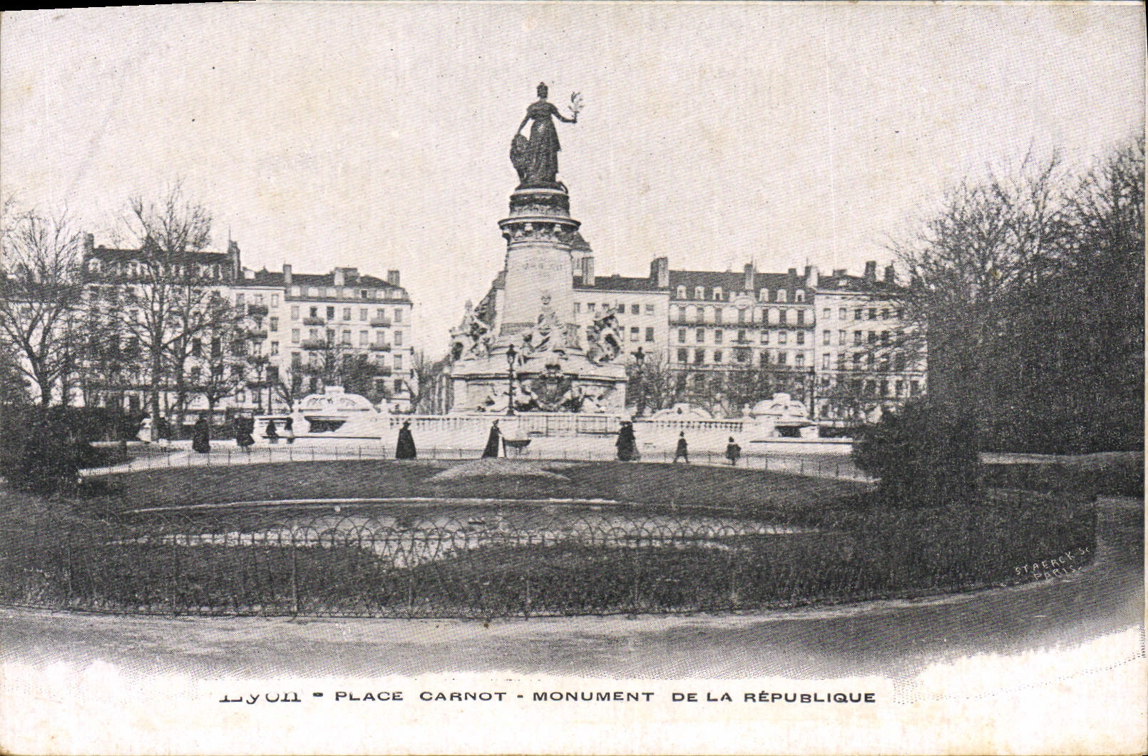 CPA Lyon Place Carnot Monument de la Republique