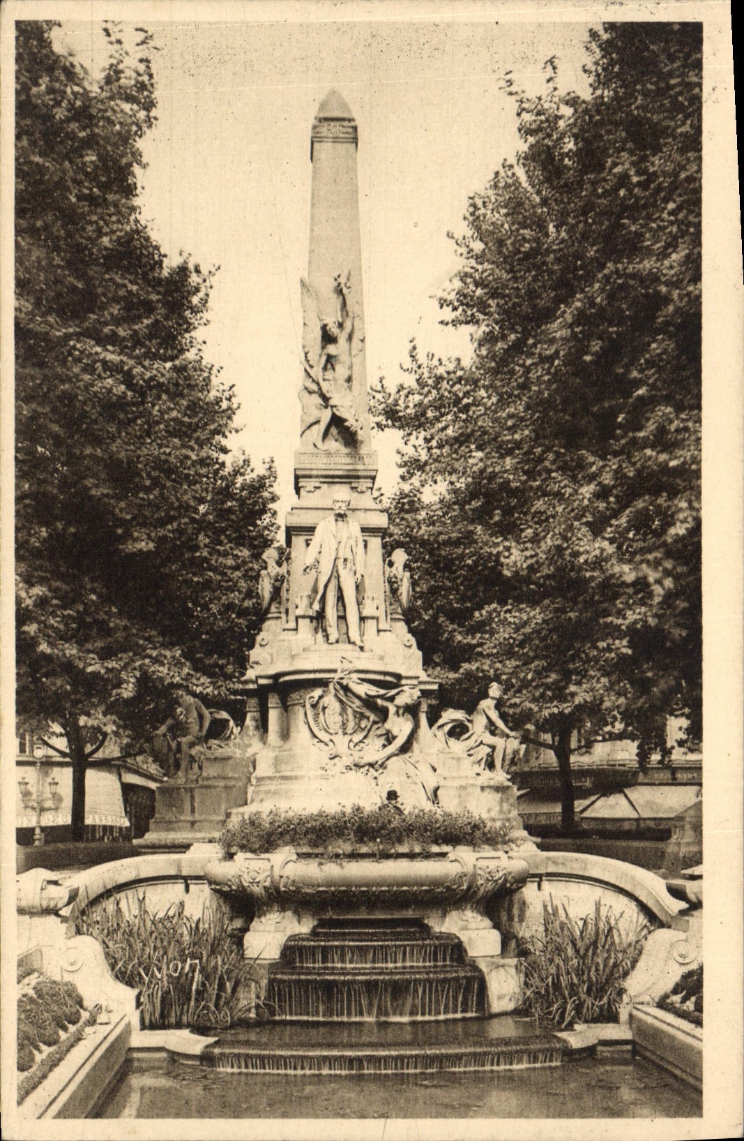 CPA Lyon (Rhome) Place de la Republque Statue de Carnot