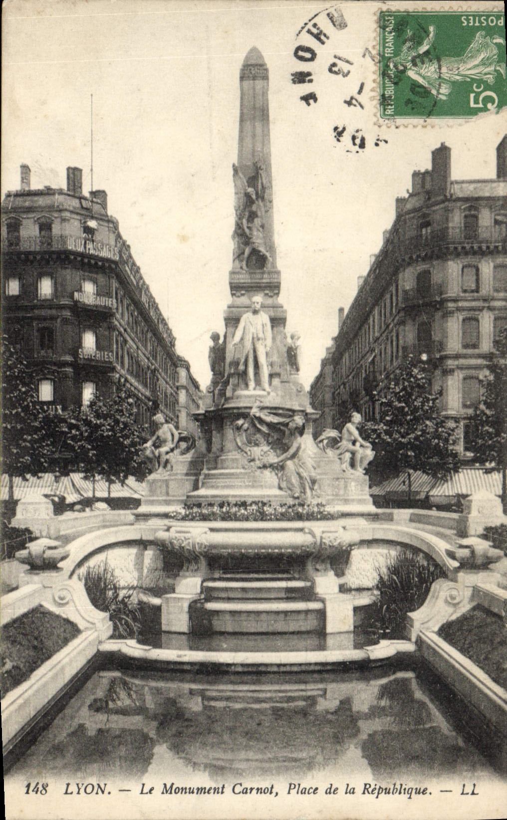 CPA Lyon Le Monument Carnot Place de la Republique