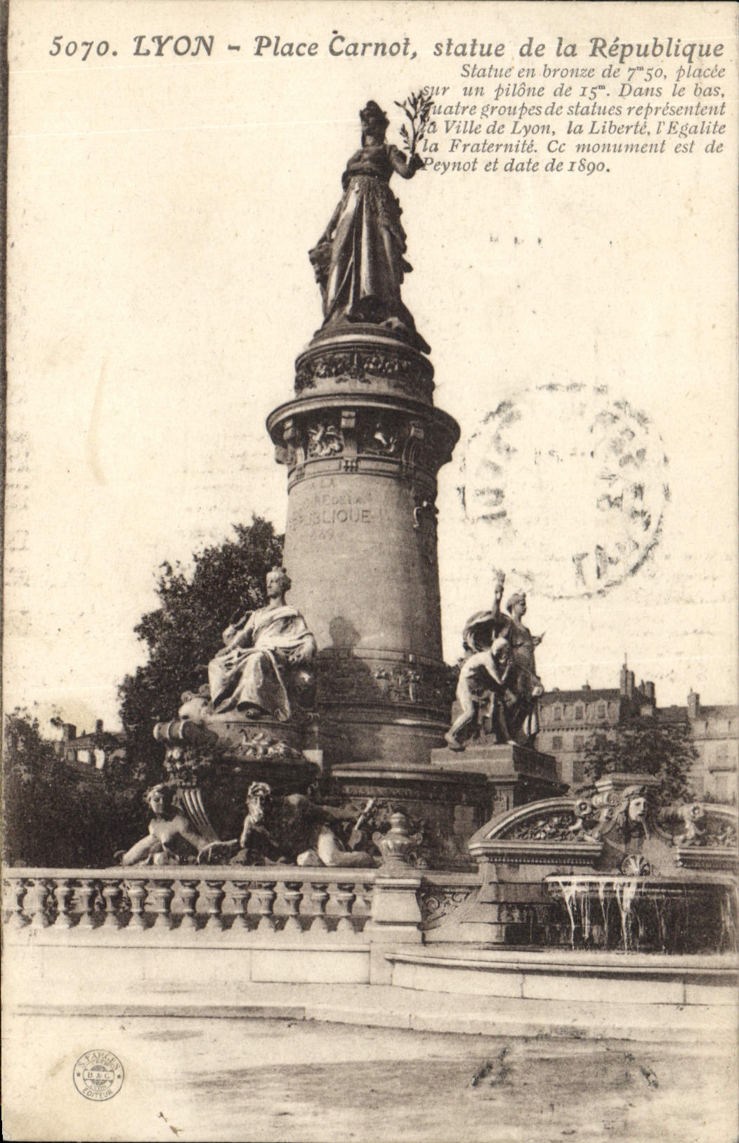 CPA Lyon Place Carnot Statue de la Republique