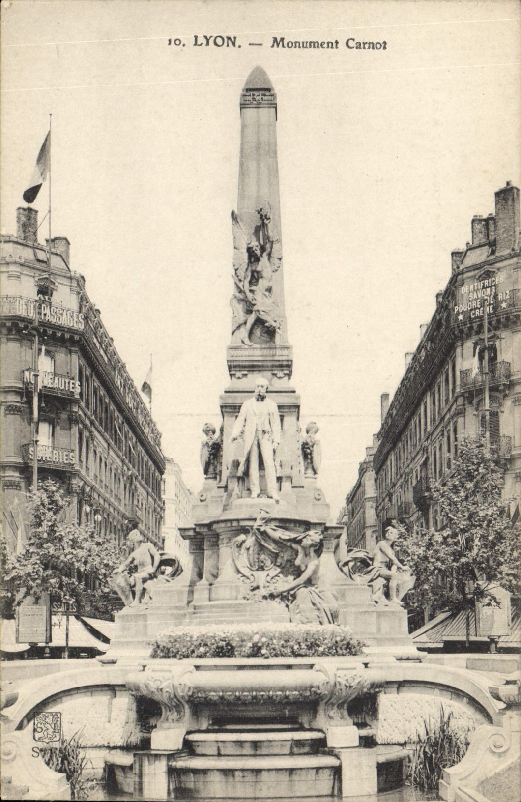 CPA Lyon Monument Carnot