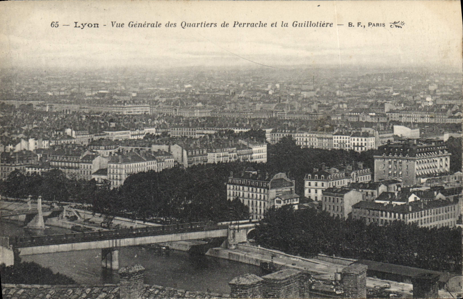 CPA Lyon Vue Generale des Quartiers de Perrache et la Guillotiere