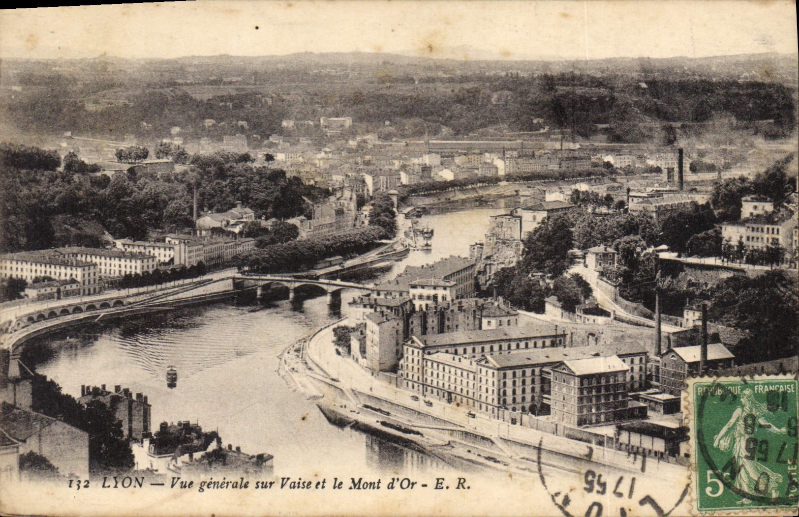 CPA Lyon Vue generale sur Vaise et le Mont d'Or