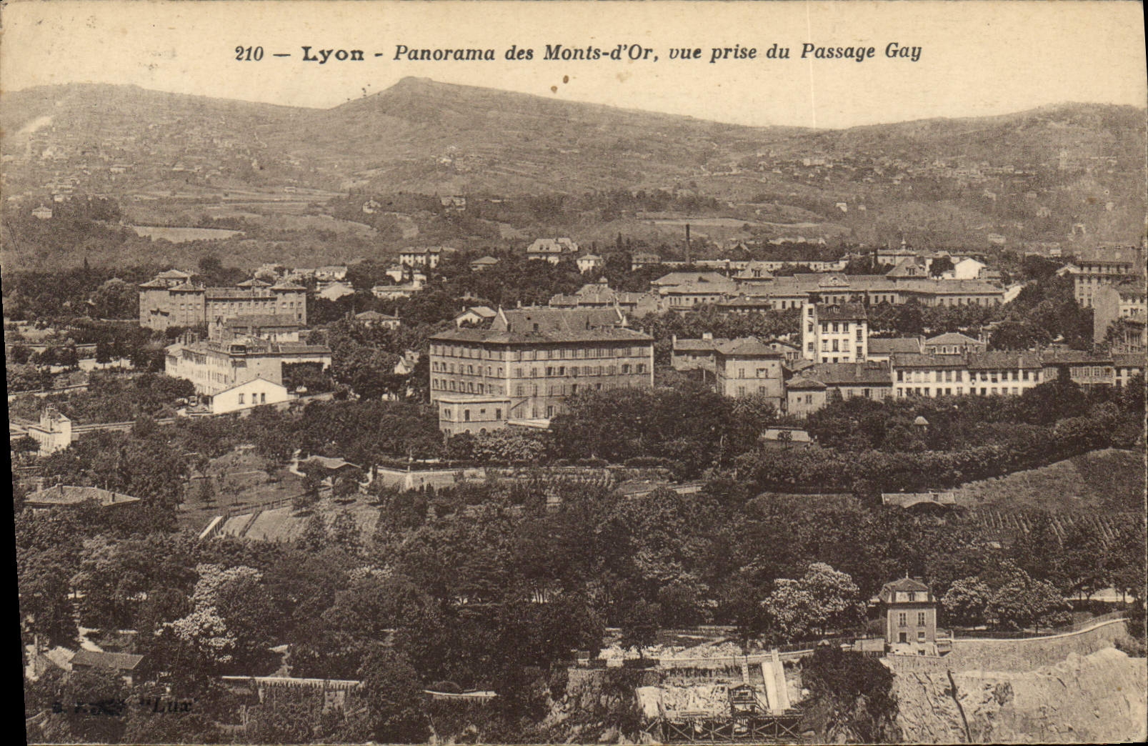 CPA Lyon Panorama des Monts d'Or vue prise du passage Gay