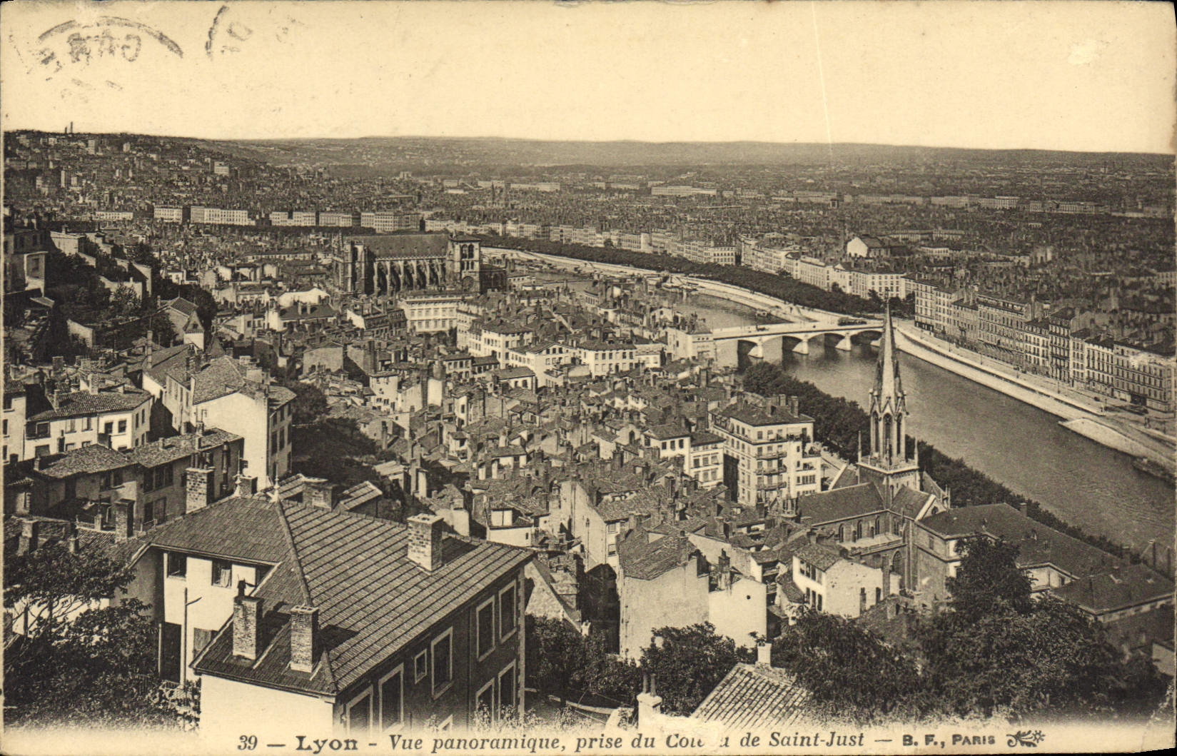 CPA Lyon Vue panoramique prise du coteau de Saint Just