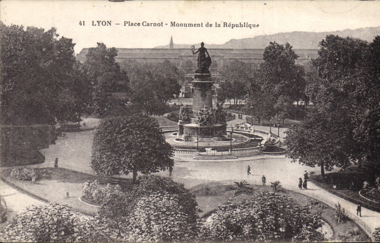 CPA Lyon Place Carnot Monument de la Republique