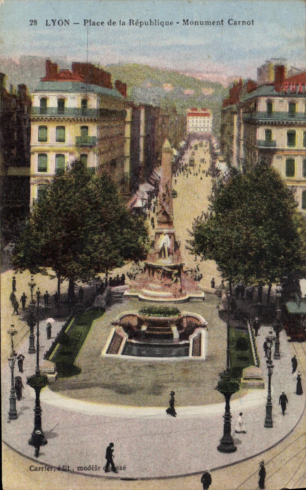 CPA Lyon Place de la Republique Monument Carnot