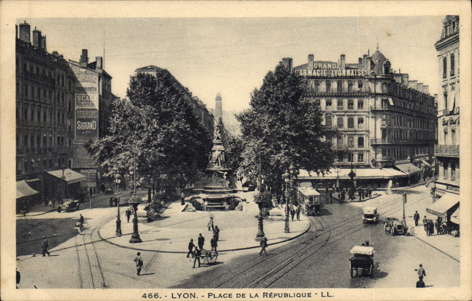 CPA Lyon Place de la Republique