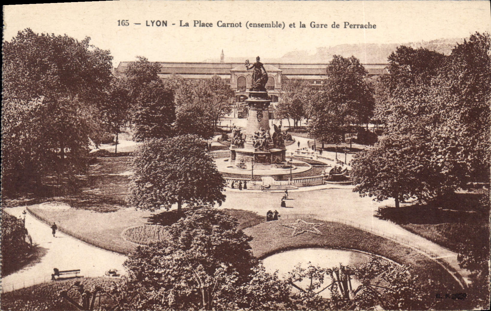 CPA Lyon La Place Carnot (ensemble) et la Gare de Perrache