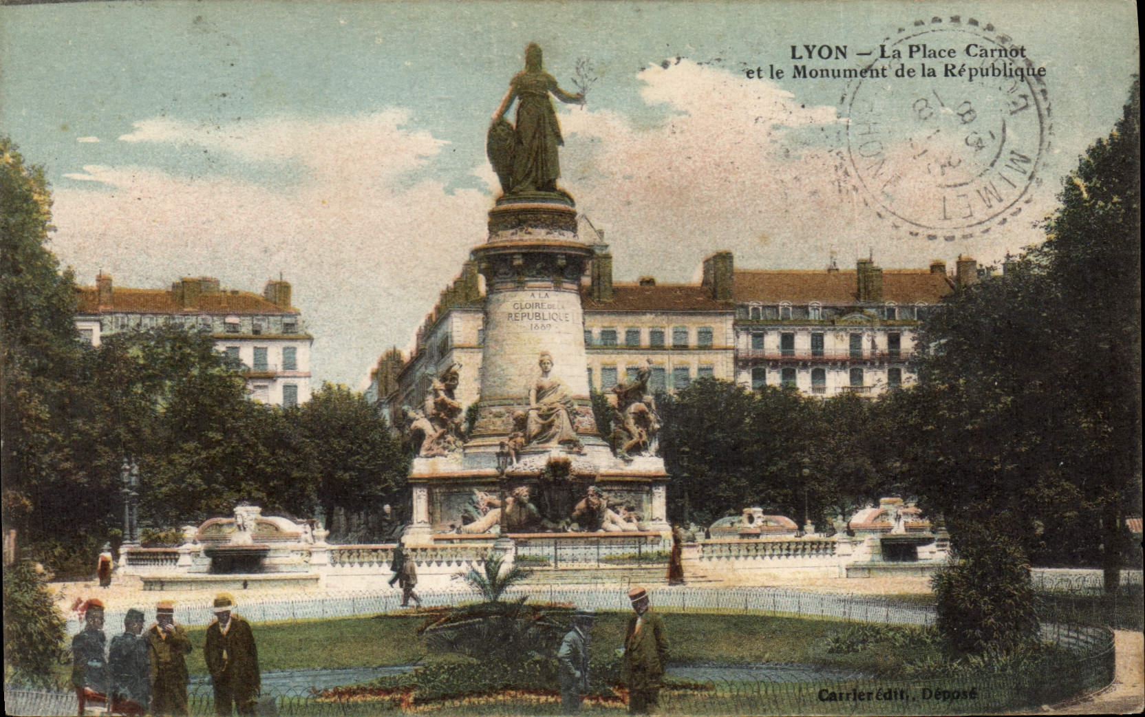 CPA Lyon La Place Carnot et le Monument de la Republique