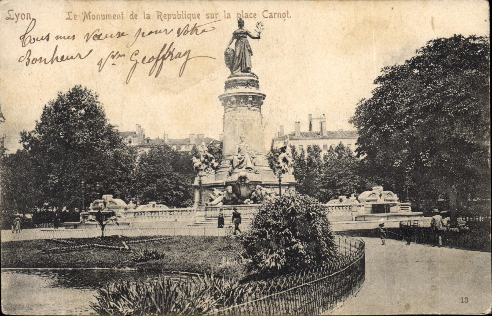 CPA Lyon Le Monument de la Republique sur la place Carnot