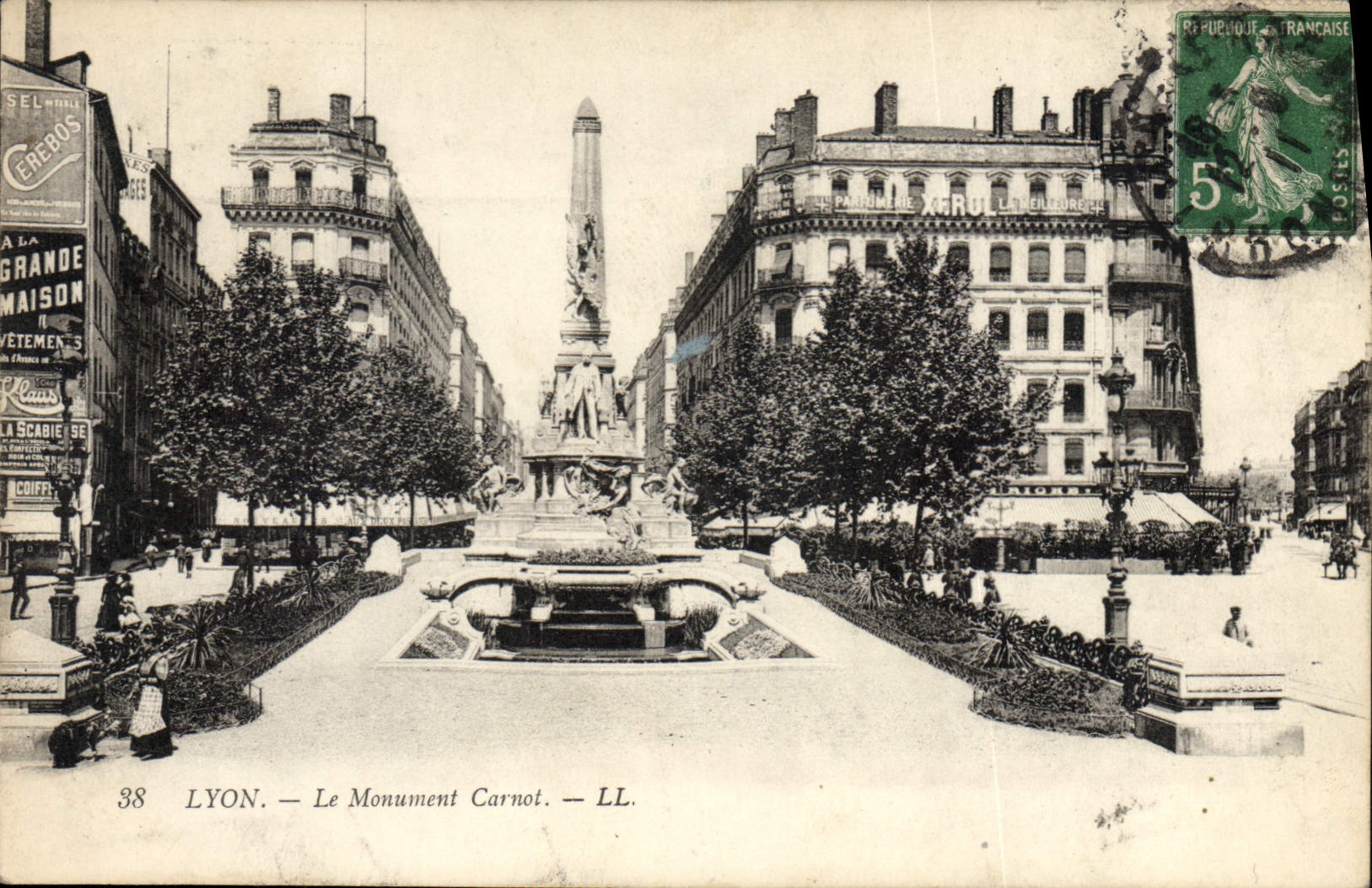 CPA Lyon Le Monument Carnot