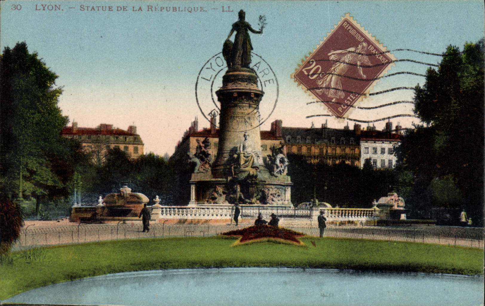 CPA Lyon Statue de la Republique