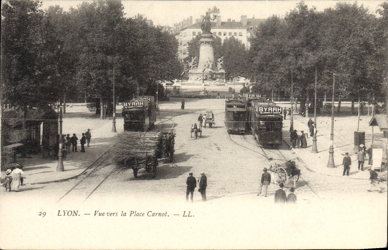 CPA Lyon Vue vers la Place Carnot Tramways