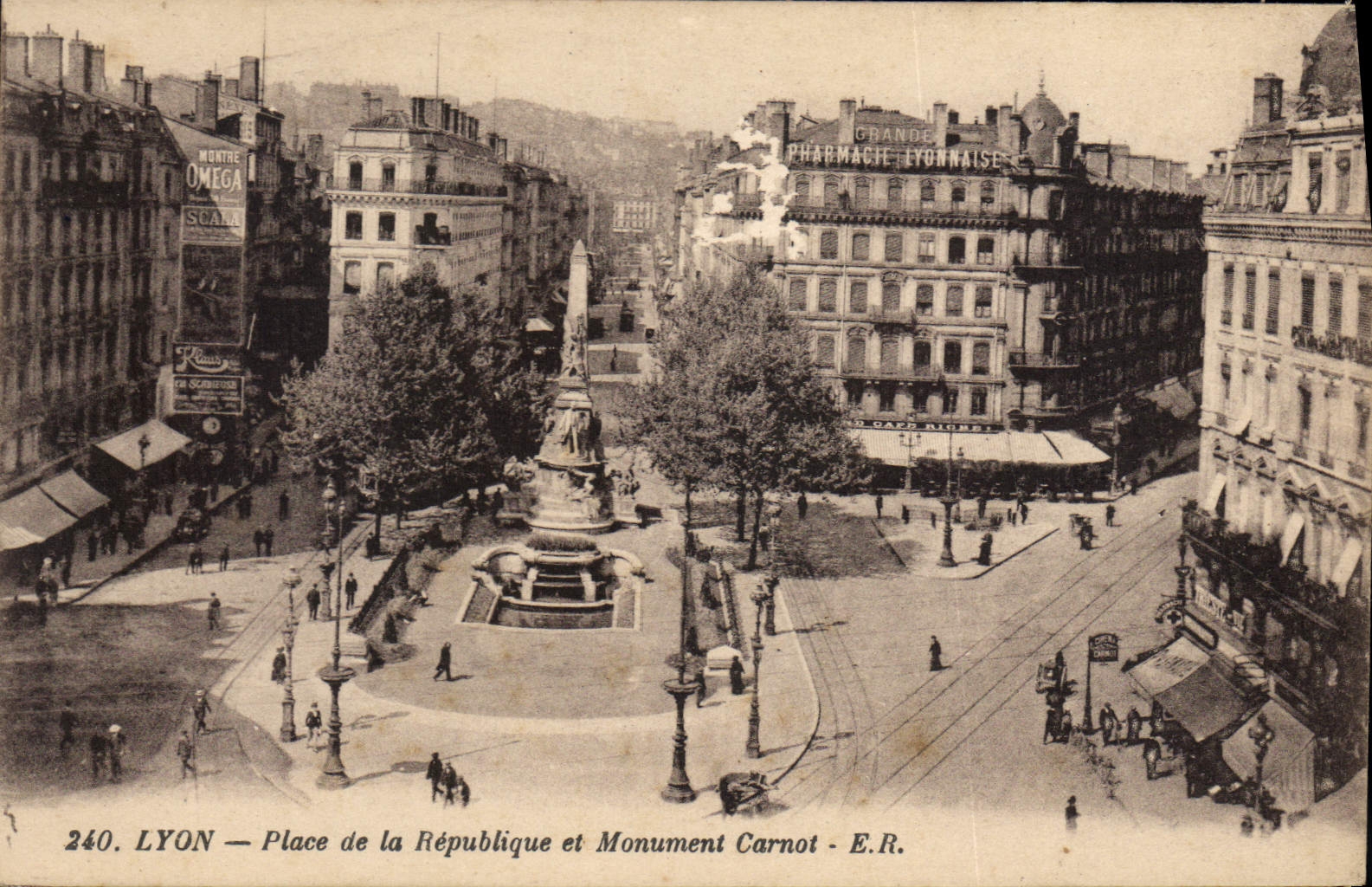 CPA Lyon Place de la Republique et Monument Carnot