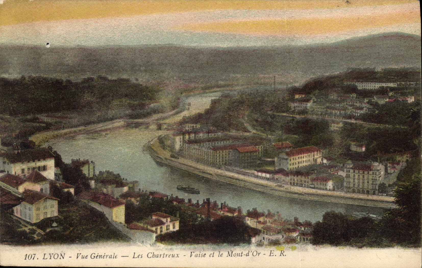 CPA Lyon Vue Generale Les Chartreux Vaise et le Mont d'Or