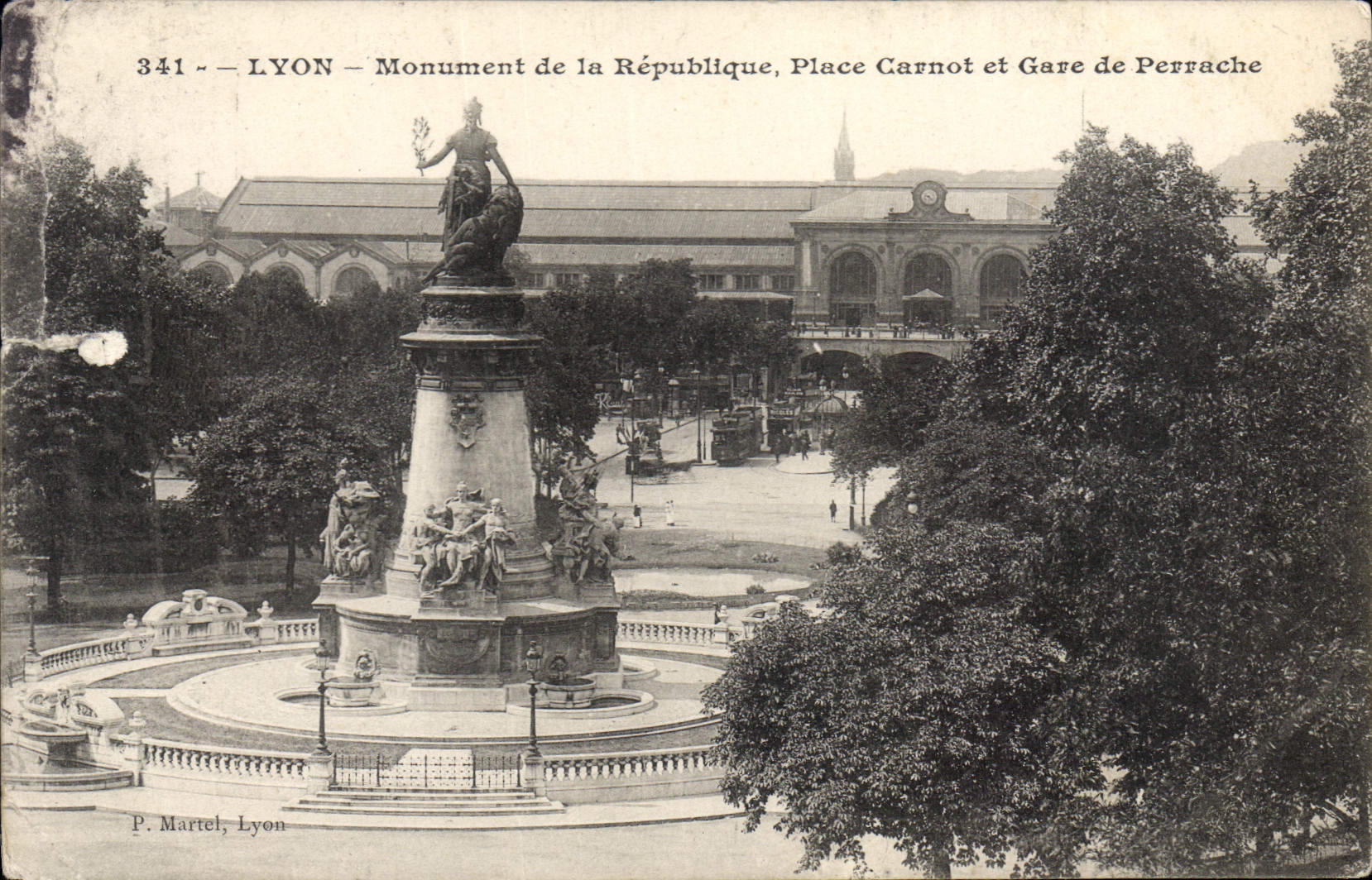 CPA Lyon Monument de la Republique Place Carnot et Gare de Perrache