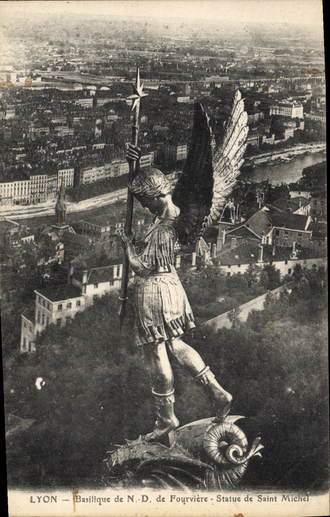 CPA Lyon Basillique de N D de Fourviere Statue de Saint Michel