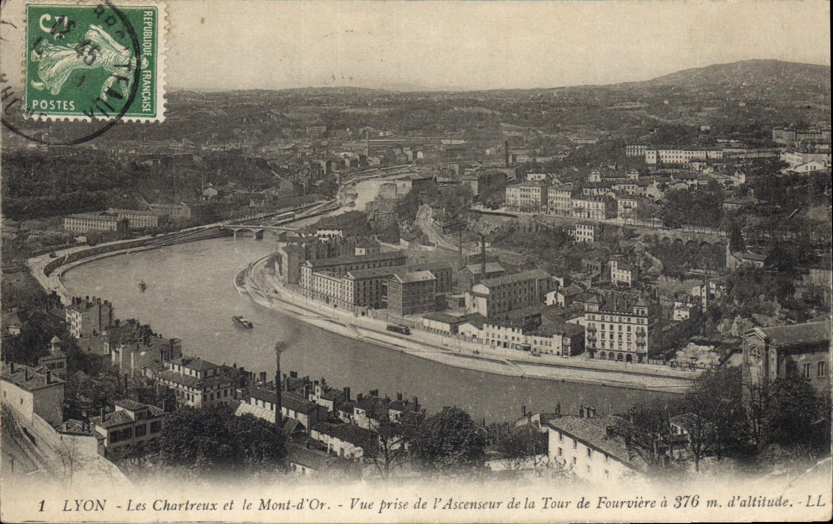 CPA Lyon Les Chartreux et le Mont d'Or Vue prise de l'Ascenseur de la Tour de Fourviere a 376 m d'al