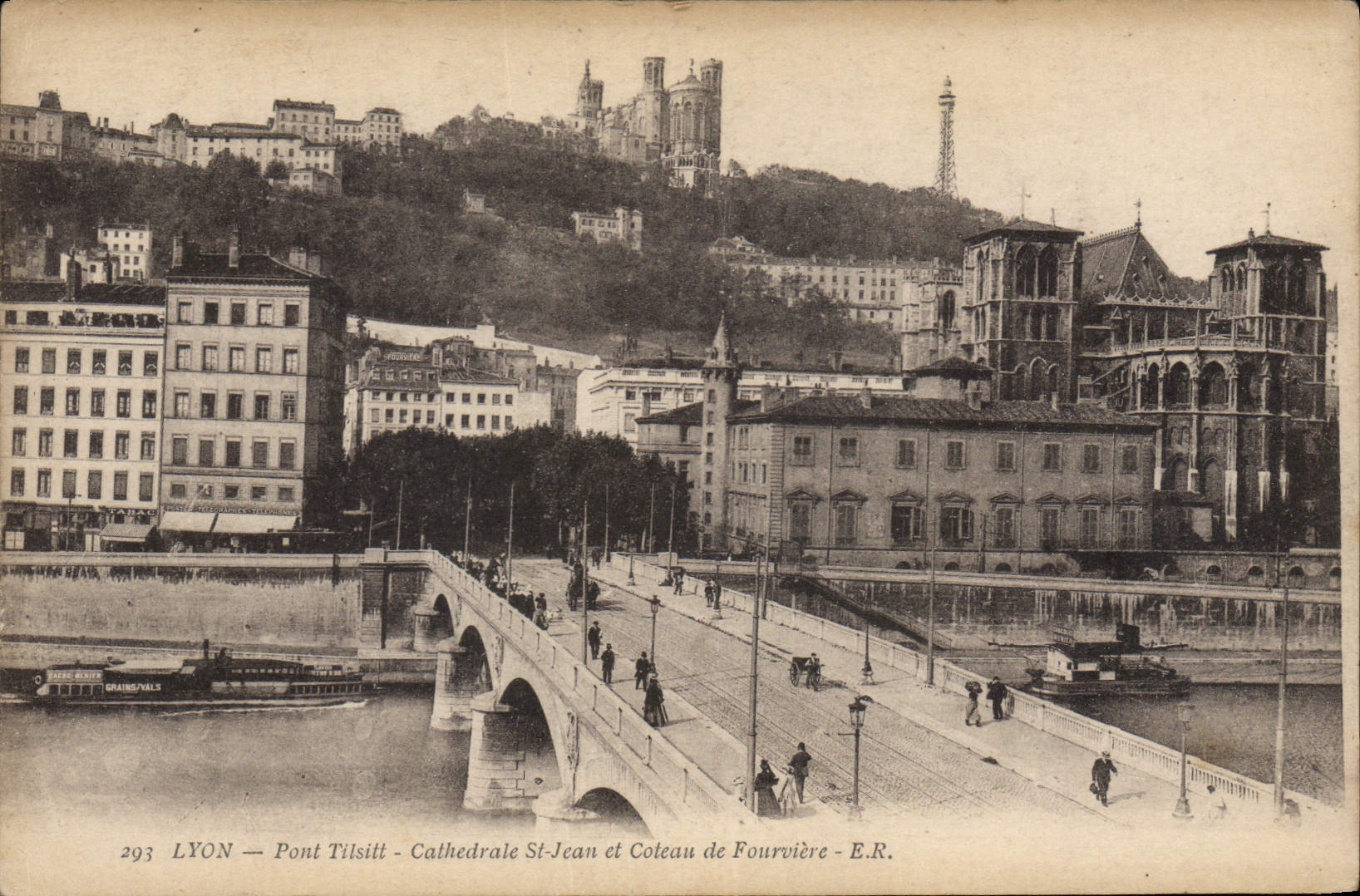 CPA Lyon Pont Tilsitt Cathedrale St Jean et Coteau de Fourviere