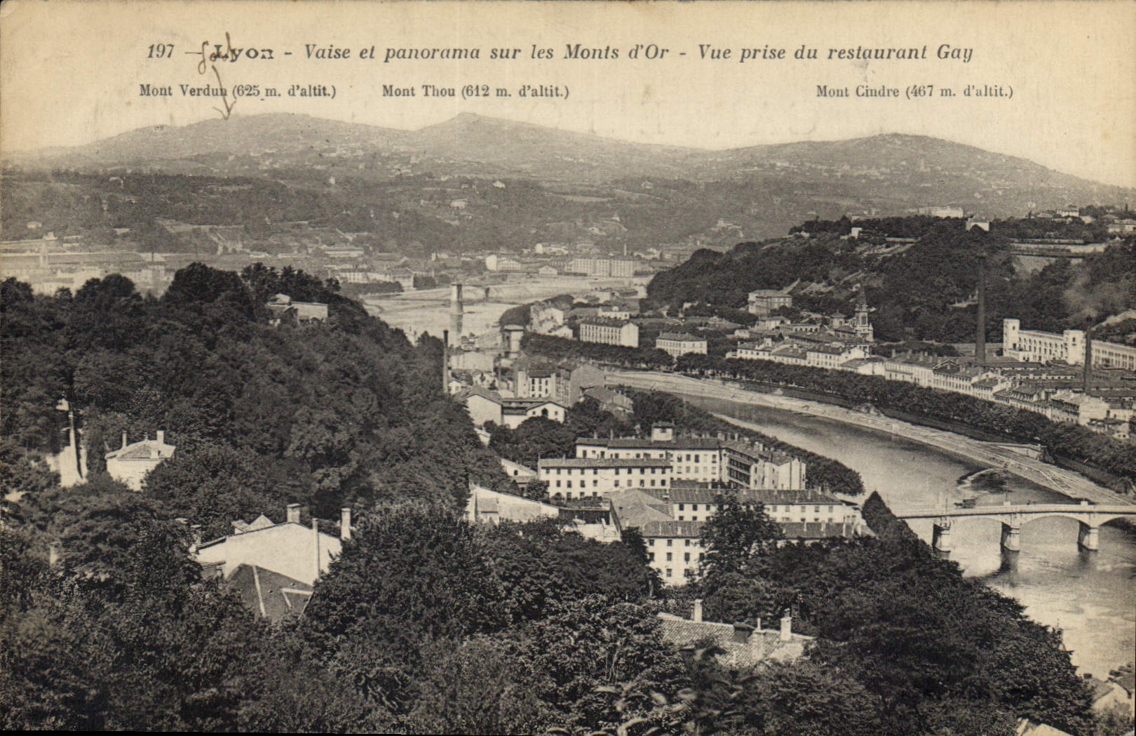 CPA Lyon Vaise et panorama sur les Monts d'Or Vue prise du restaurant Gay