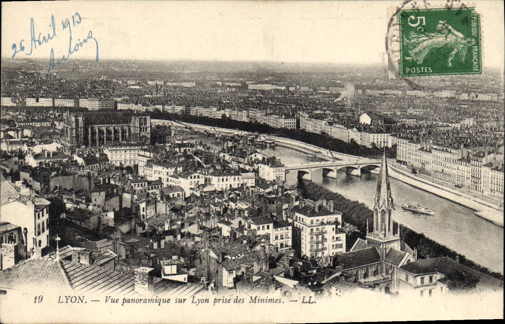 CPA Lyon Vue panoramique sur Lyon prise des Minimes