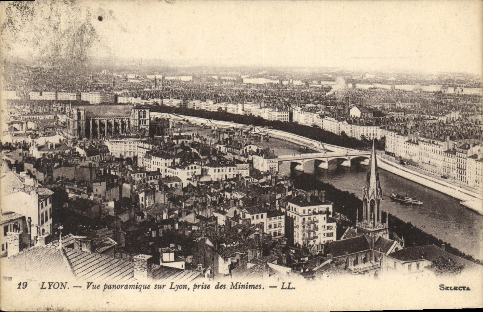 CPA Lyon Vue panjoramique sur Lyon prise des Minimes