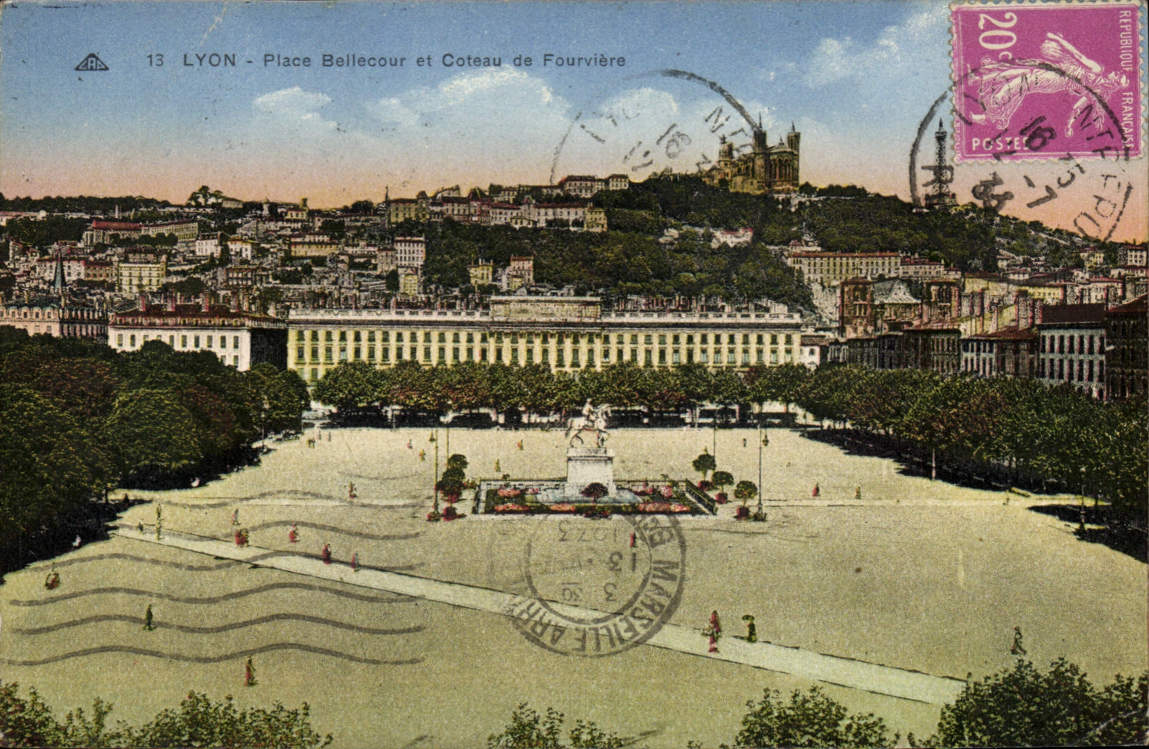 CPA Lyon Place Bellecour et Coteau de Fourviere