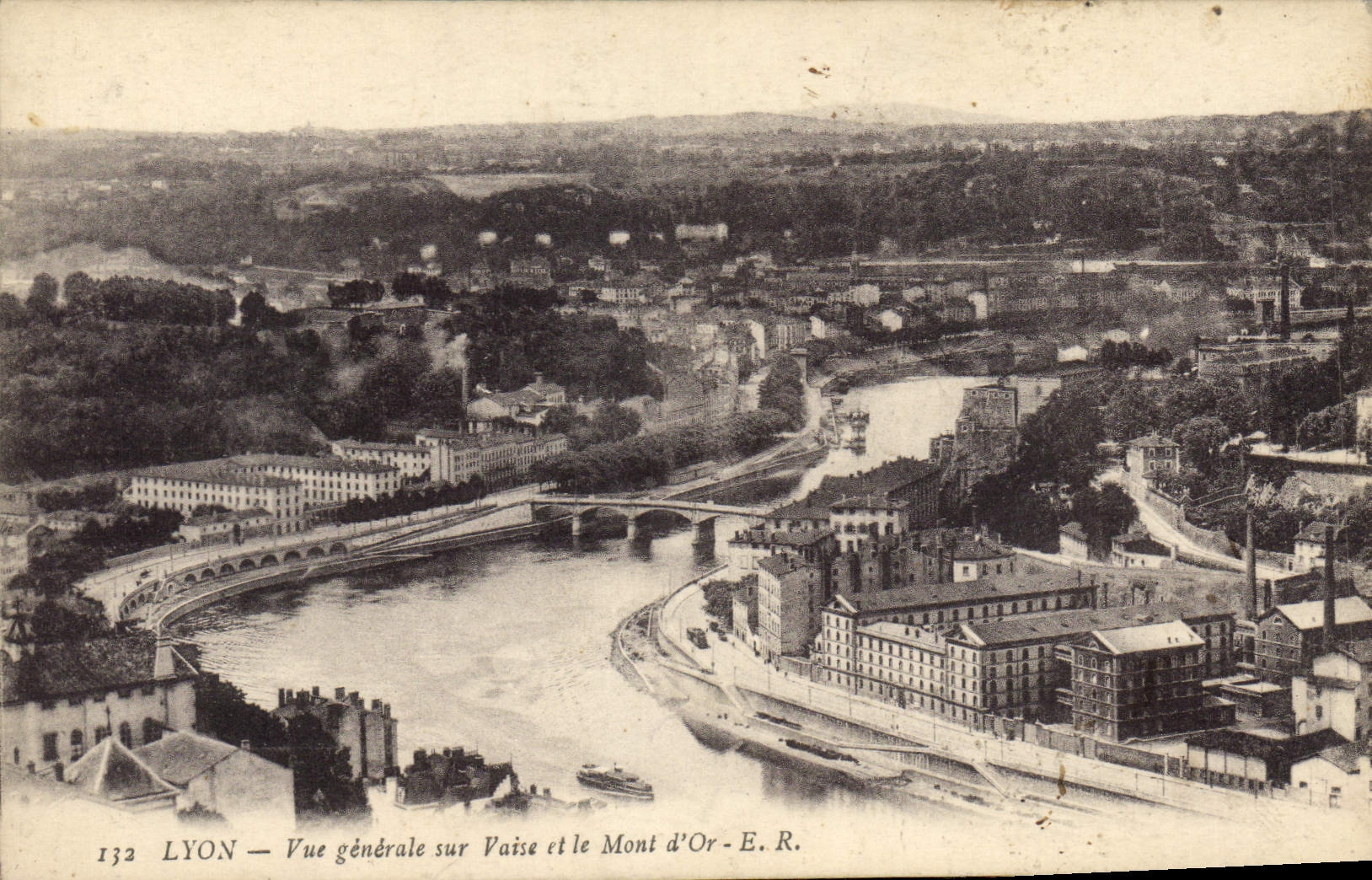CPA Lyon Vue generale sur Vaise et le Mont d'Or