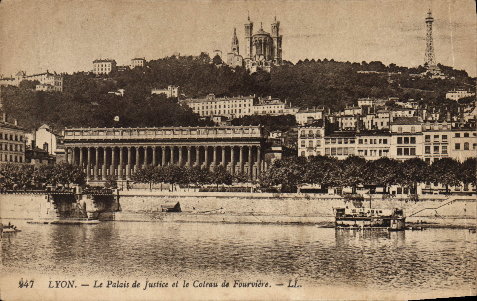CPA Lyon Le Palais de Justice et le Coteau de Fourviere