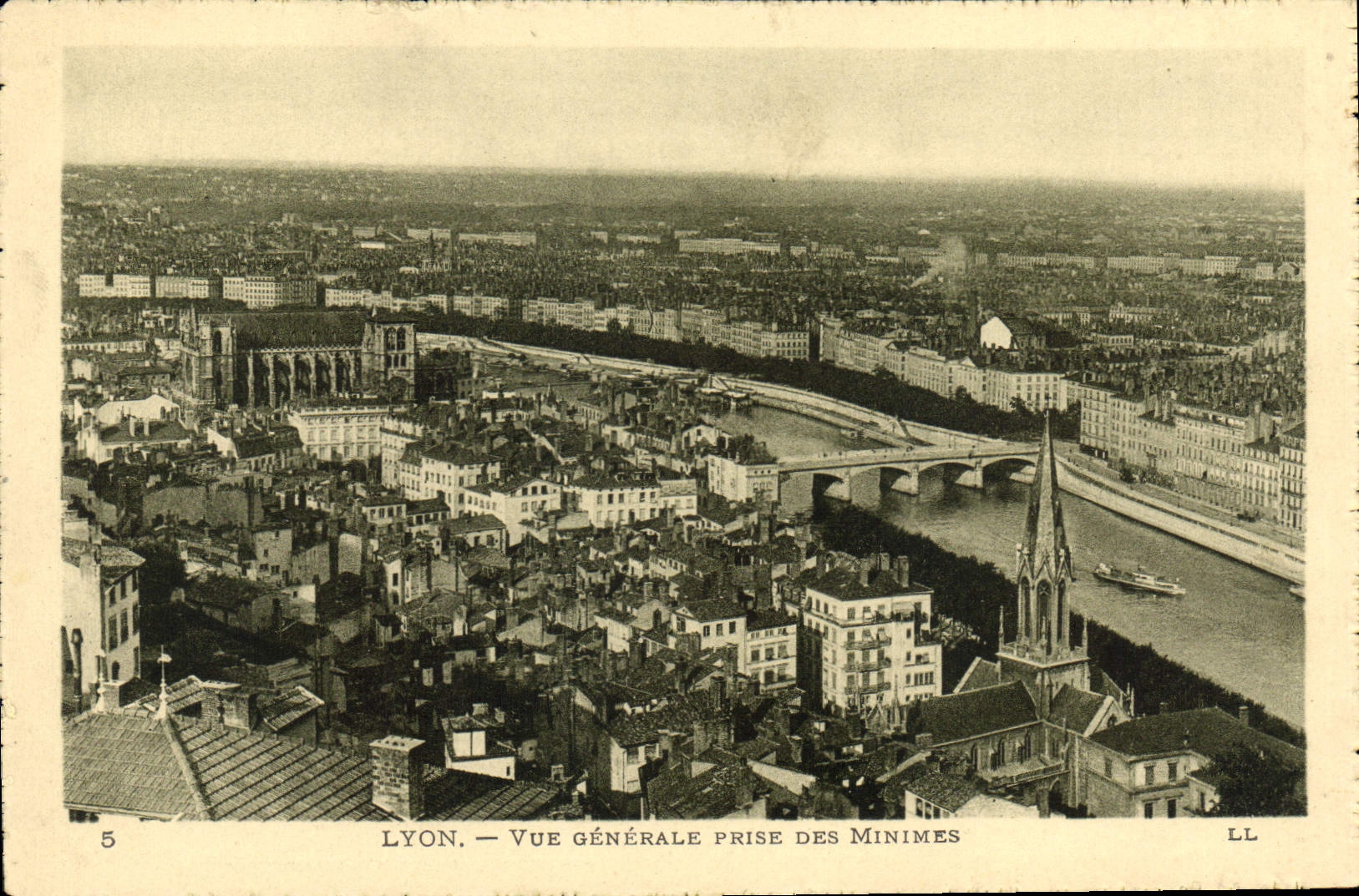 CPA Lyon Vue generale prise des Minimes