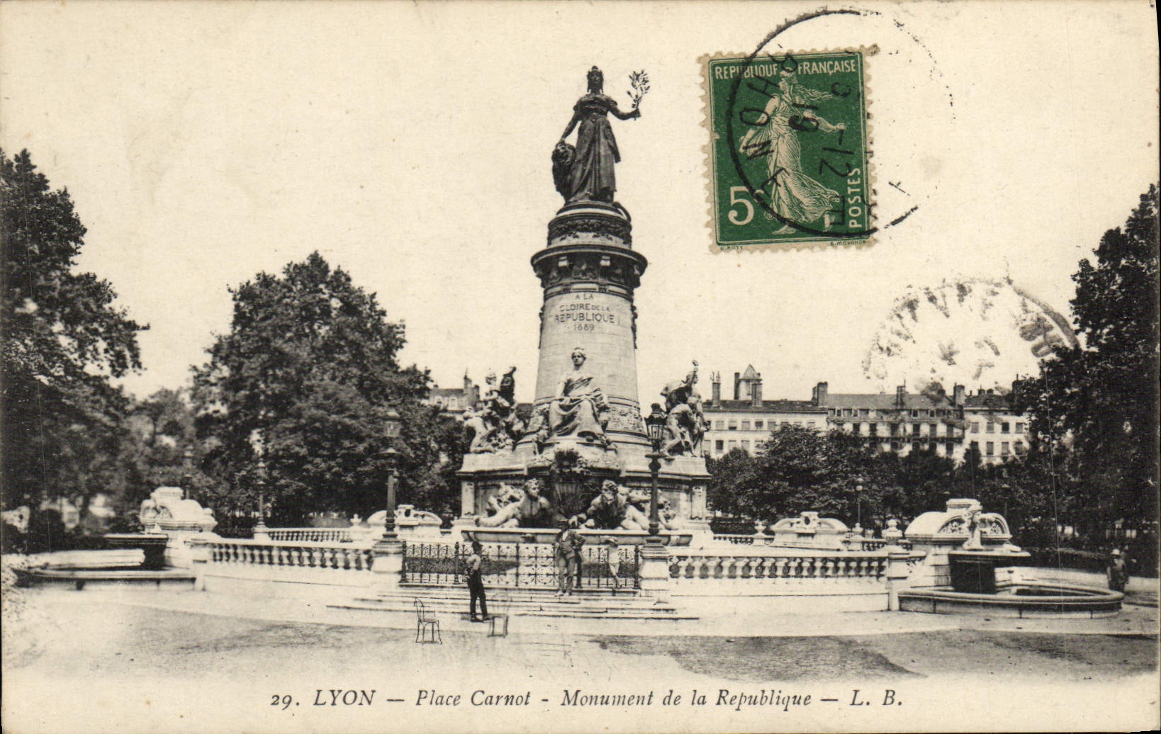 CPA Lyon Place Carnot Monument de la Republique
