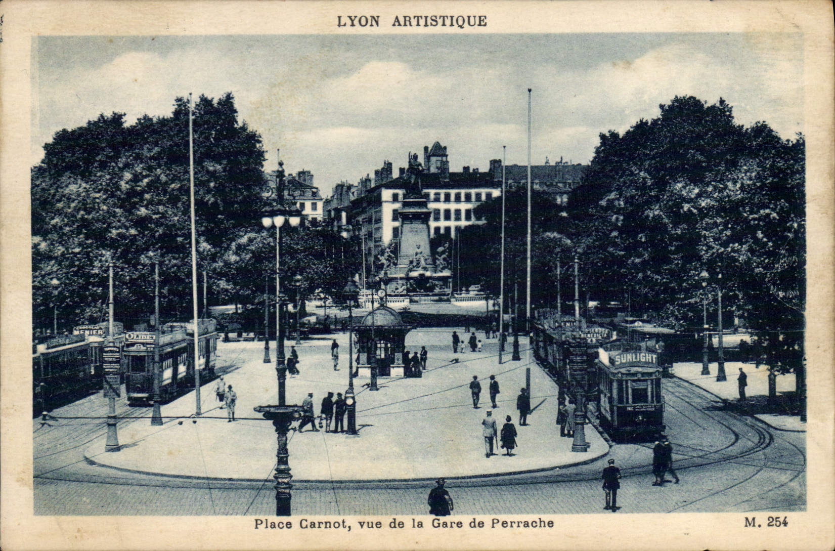 CPA Lyon Artistique Place Carnot vue de la Gare de Perrache Tramways