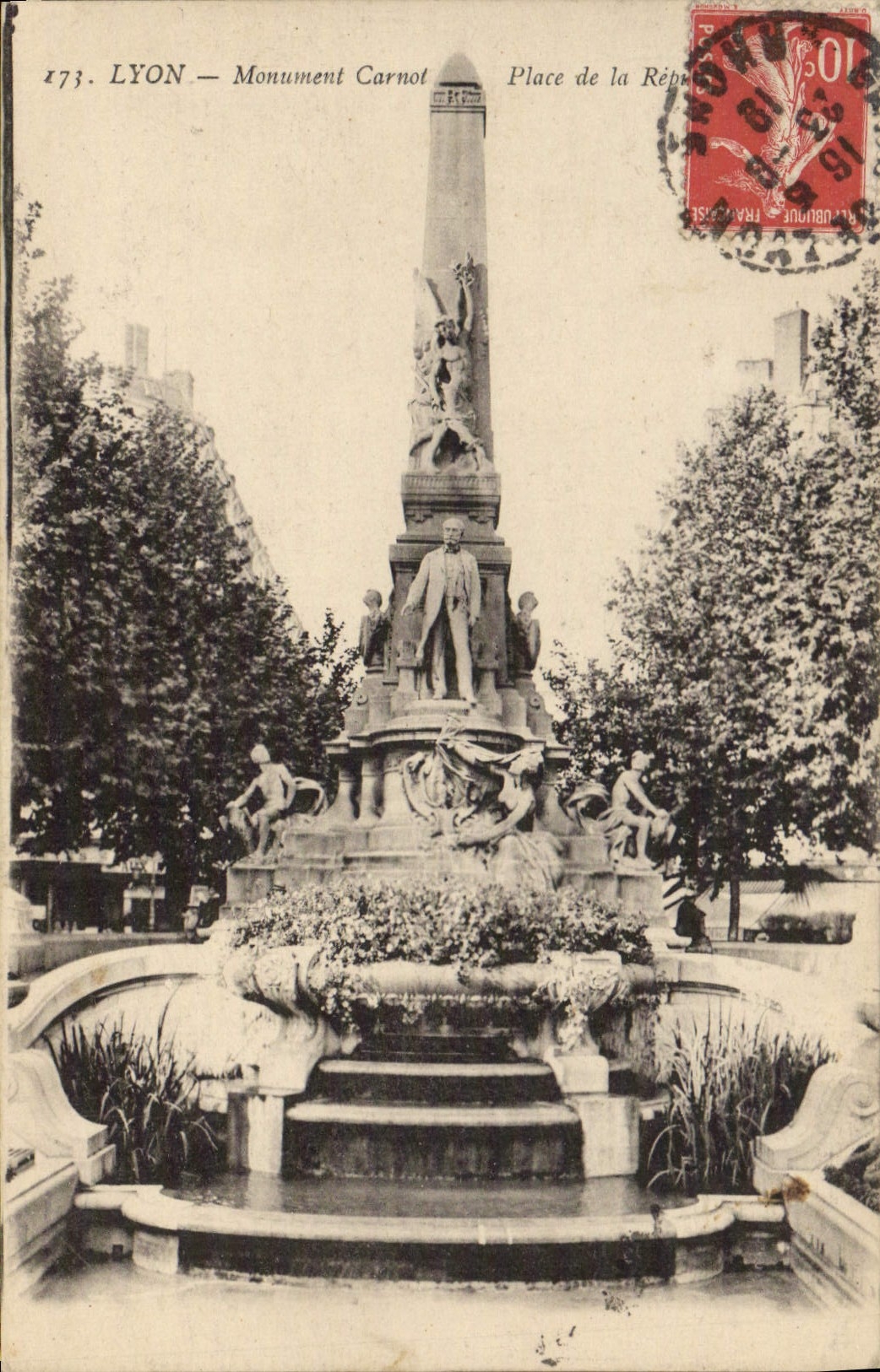CPA Lyon Monument Carnot Place de la Republique