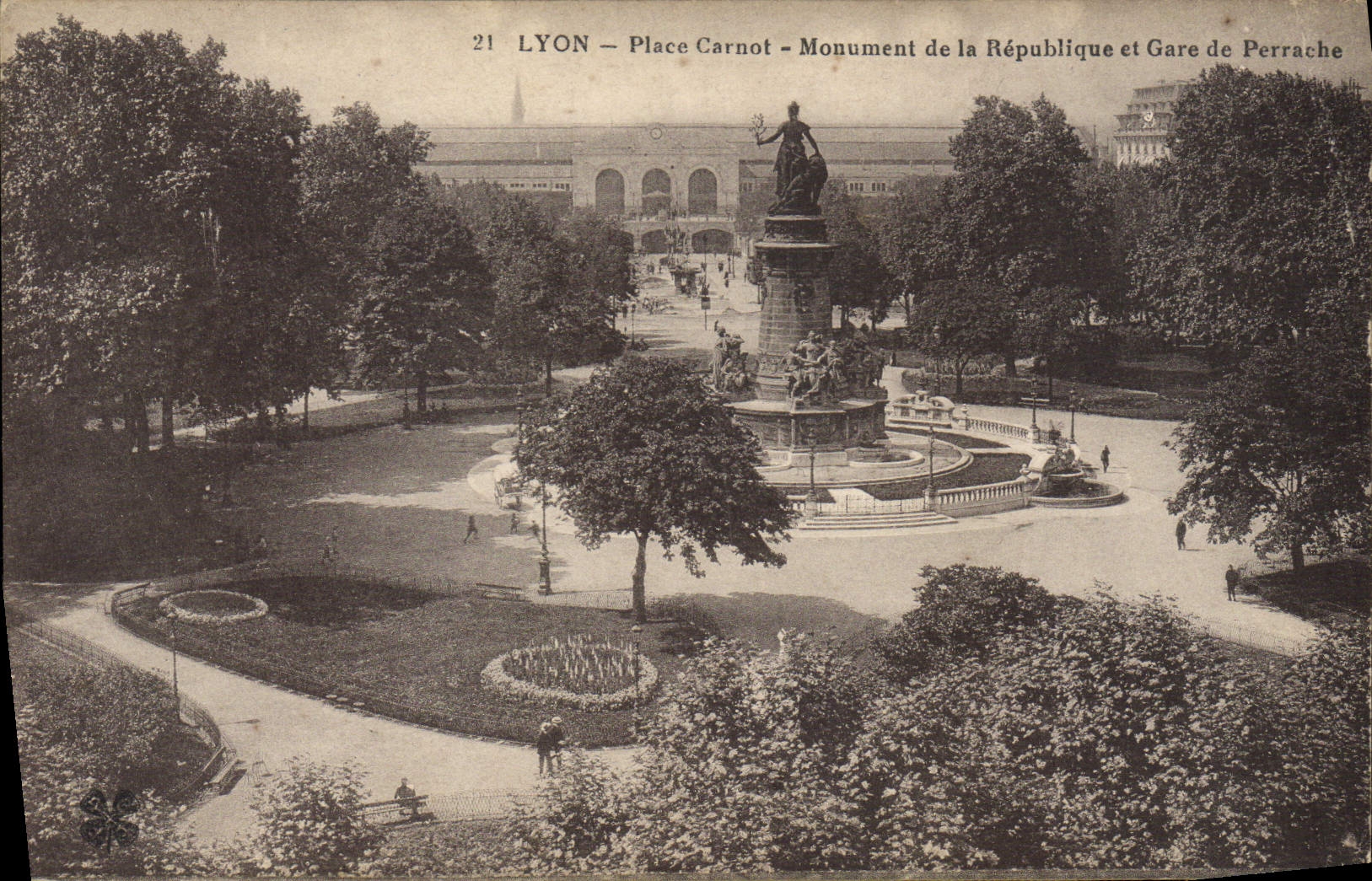 CPA Lyon Place Carnot Monument de la Republique et Gare de Perrache