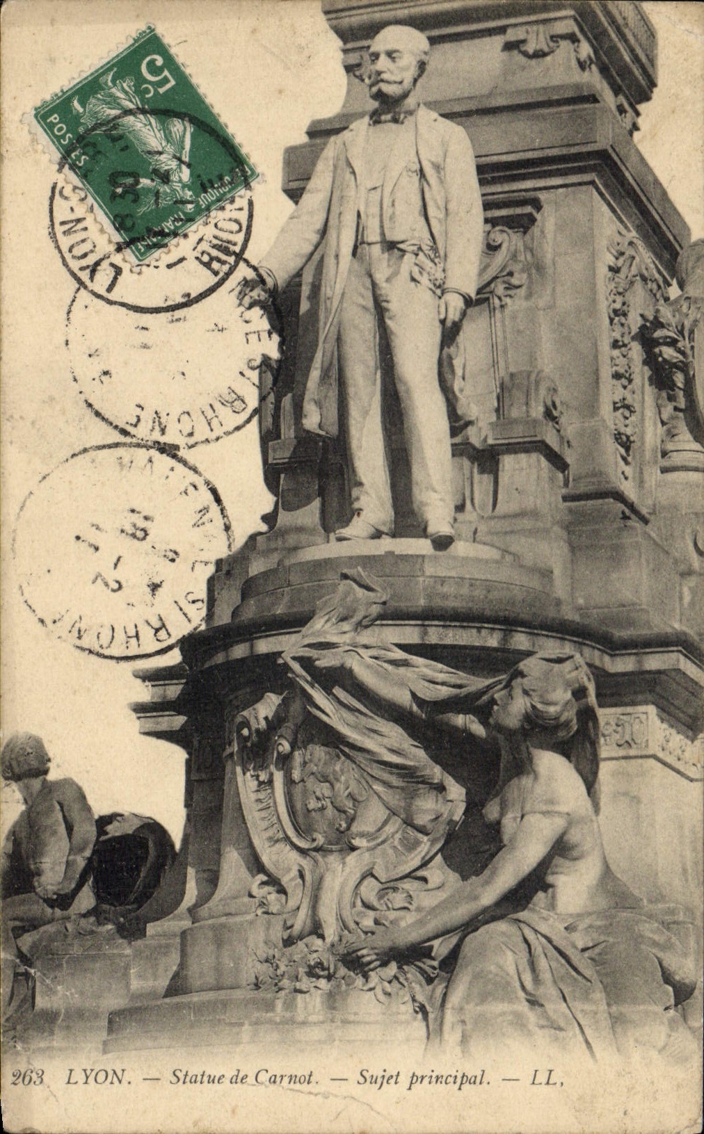CPA Lyon Statue de Carnot Sujet principal