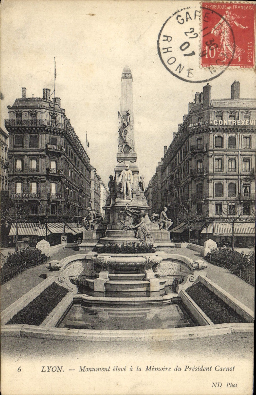 CPA Lyon Monument eleve a la Memoire du President Carnot