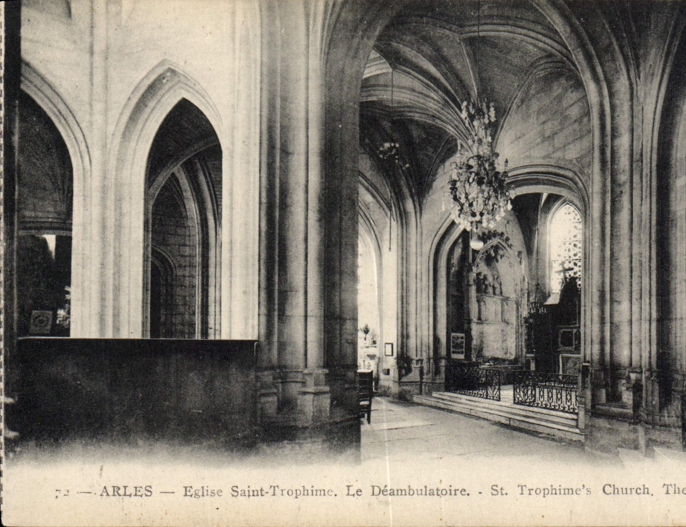 CPA Arles Eglise Saint Trophime Le Deambulatoire