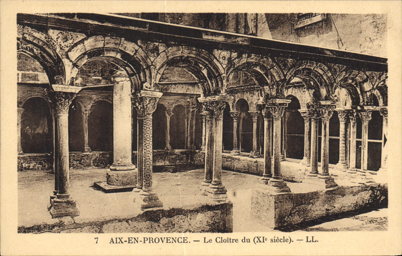 CPA Aix en Provence le Cloitre (XI siecle)