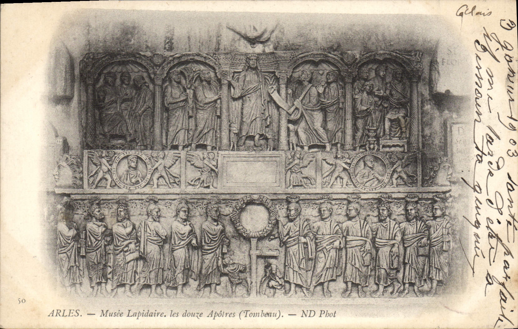 CPA Arles Musee Lapidaire les douzes Apôtres (Tombeau)