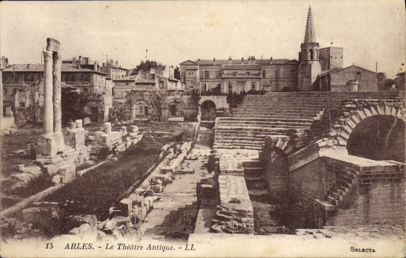 CPA Arles Le Theatre Antique