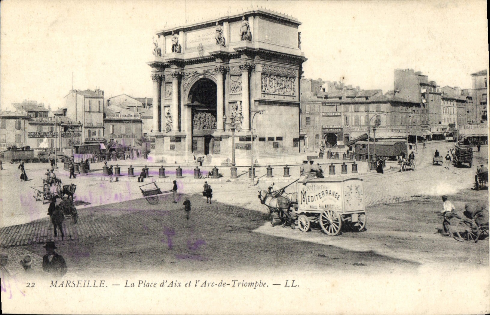 CPA Marseille La Place d'Aix et l'Arc de Triomphe
