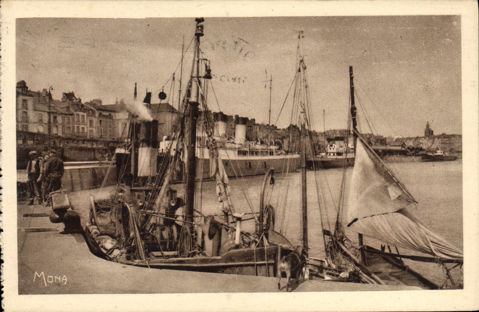 CPA Dieppe L'Avant Port Bateaux